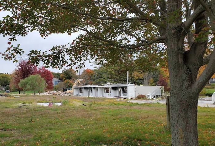 Lakeside Inn - Demolition (newer photo)